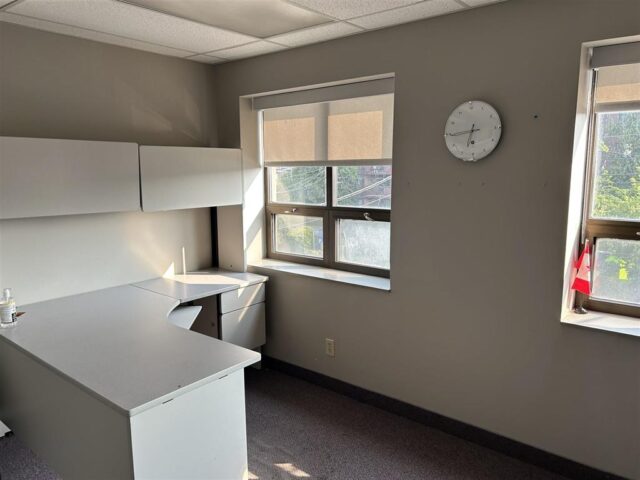 queen-st-e-258-suite-302-pic-III