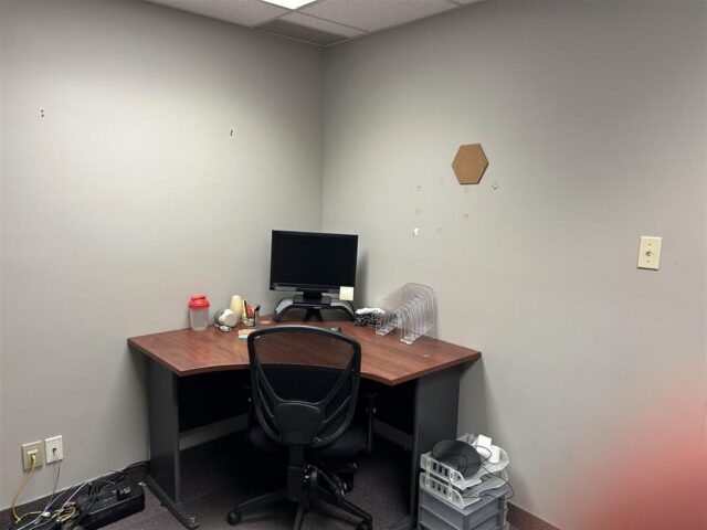 queen-st-e-258-suite-302-pic-IV