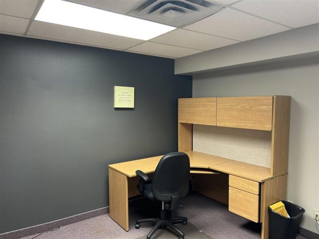 queen-st-e-258-suite-302-pic-V