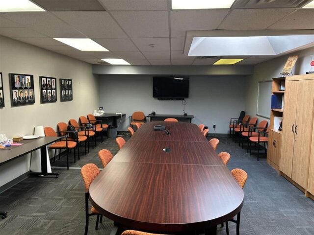 queen-st-e-258-suite-302-pic-VI